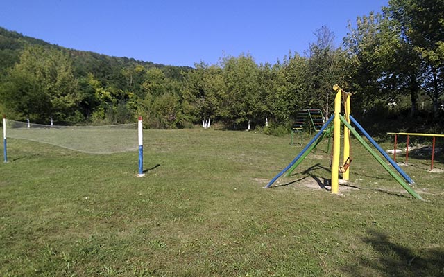 Своими силами себе во благо: жители с. Белочи преображают свой общий дом