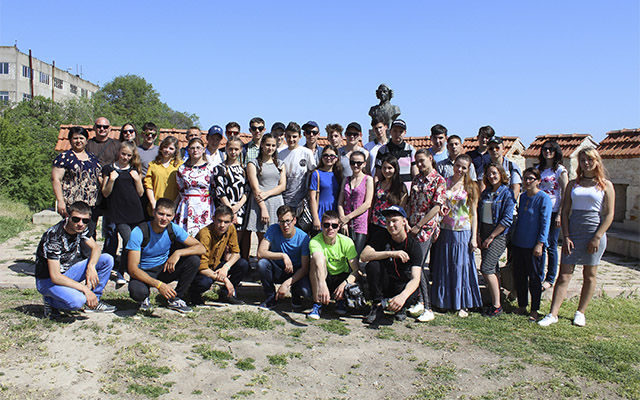 «Детство детям»: экскурсия для молодежи группы риска