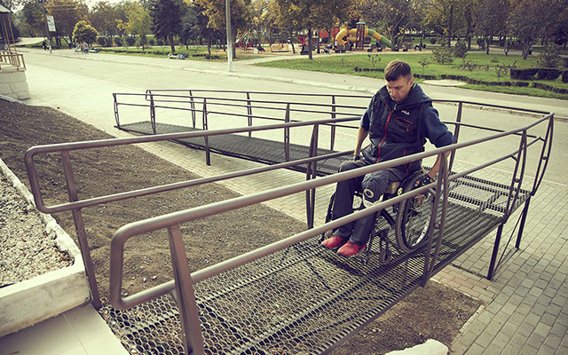 Благодаря активной гражданской позиции Виталия Слипченко из Тирасполя городская среда становится более доступной для людей с ограниченными возможностями
