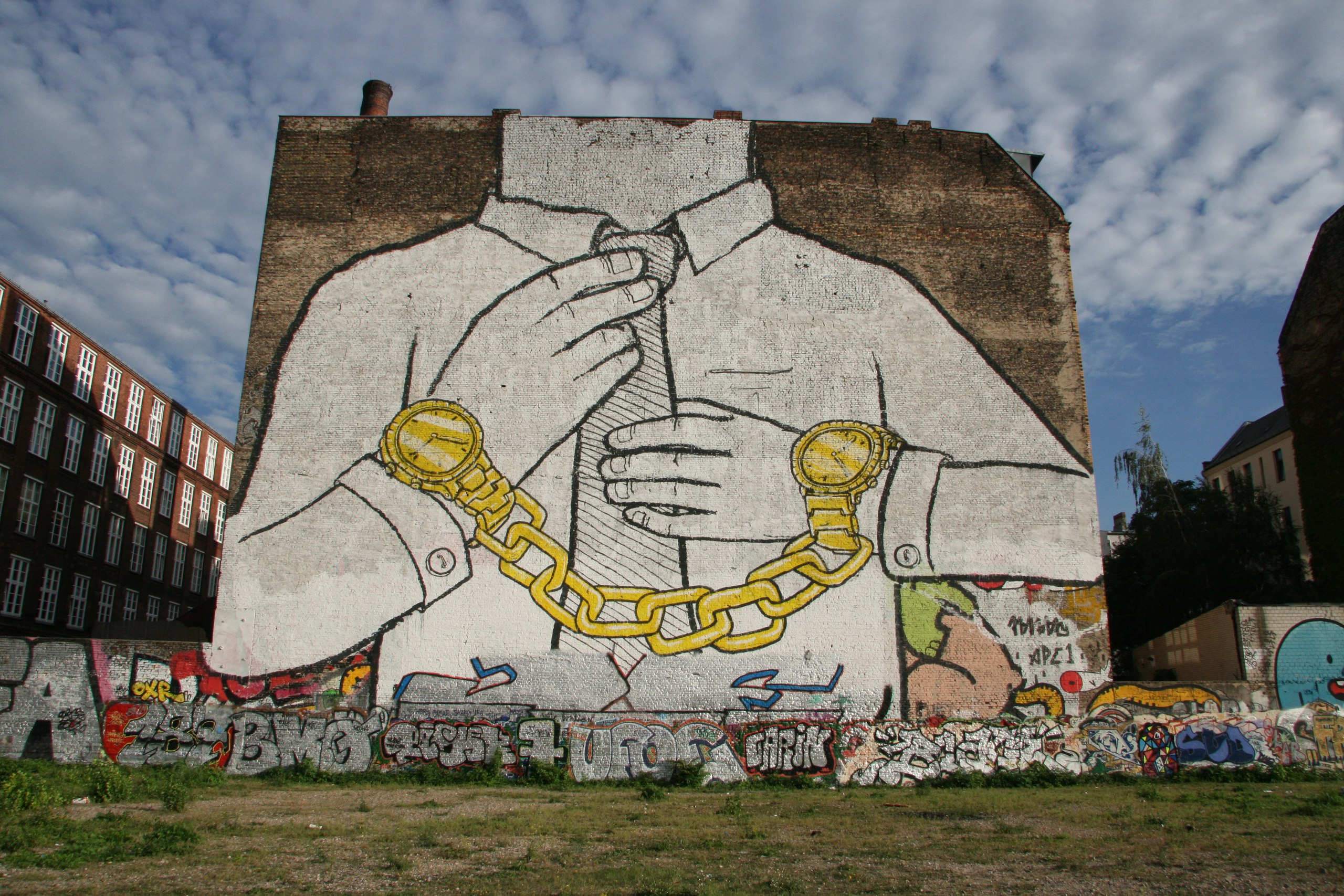 Рисунки уличных художников. Berlin граффити. Граффити на стене на улице. Граффити Греция. Искусство ис